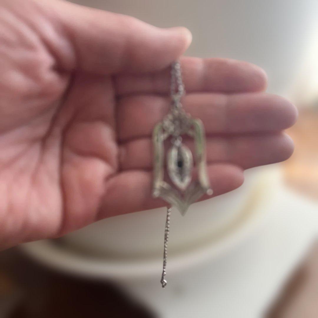 半*い様 シルバーペンダントネックレス 青色ストー５０年前　名前彫ってあります。