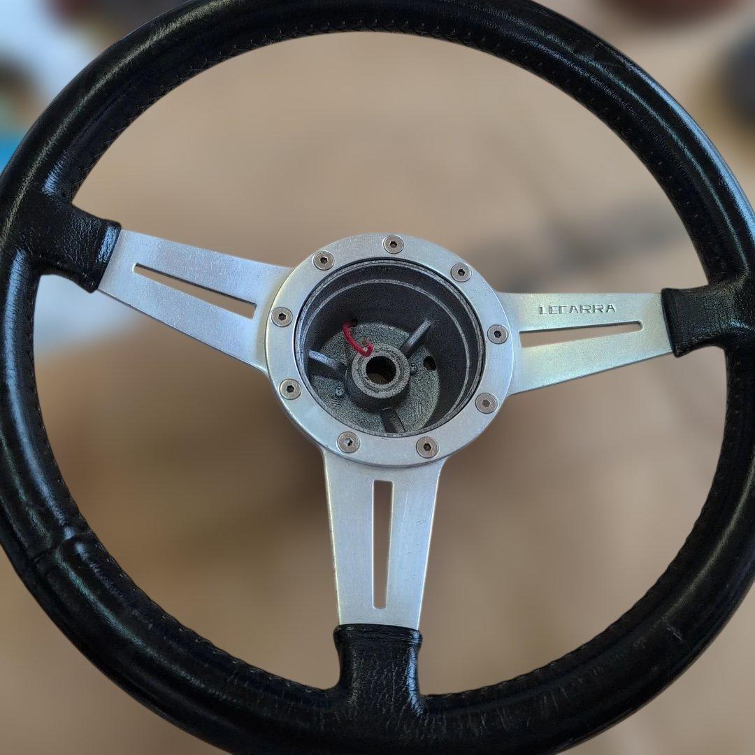 LECARRA ステアリング 3本スポーク ブラック/シルバー