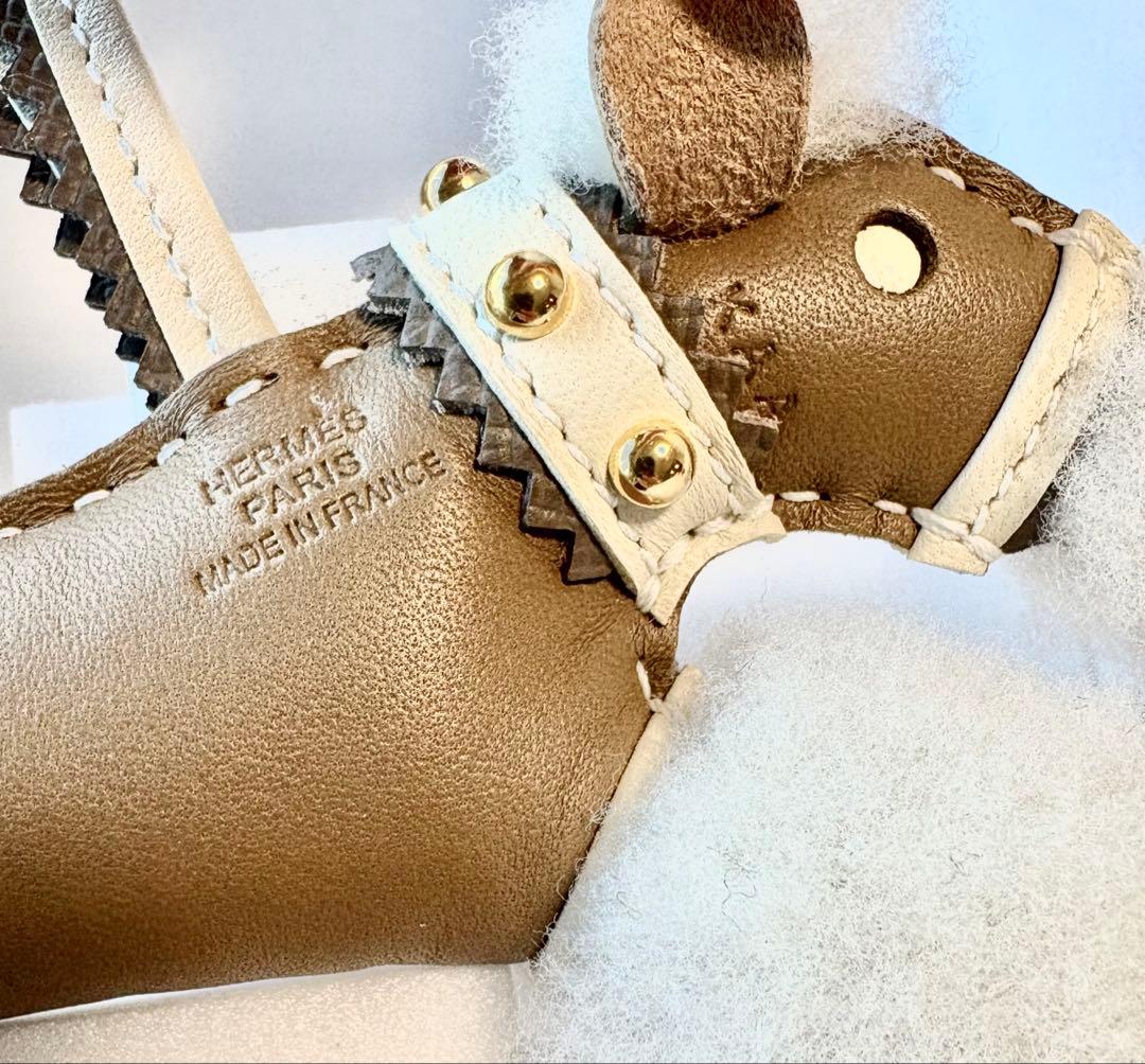 新品未使用 HERMES エルメス バディAPICチャーム エトゥープ