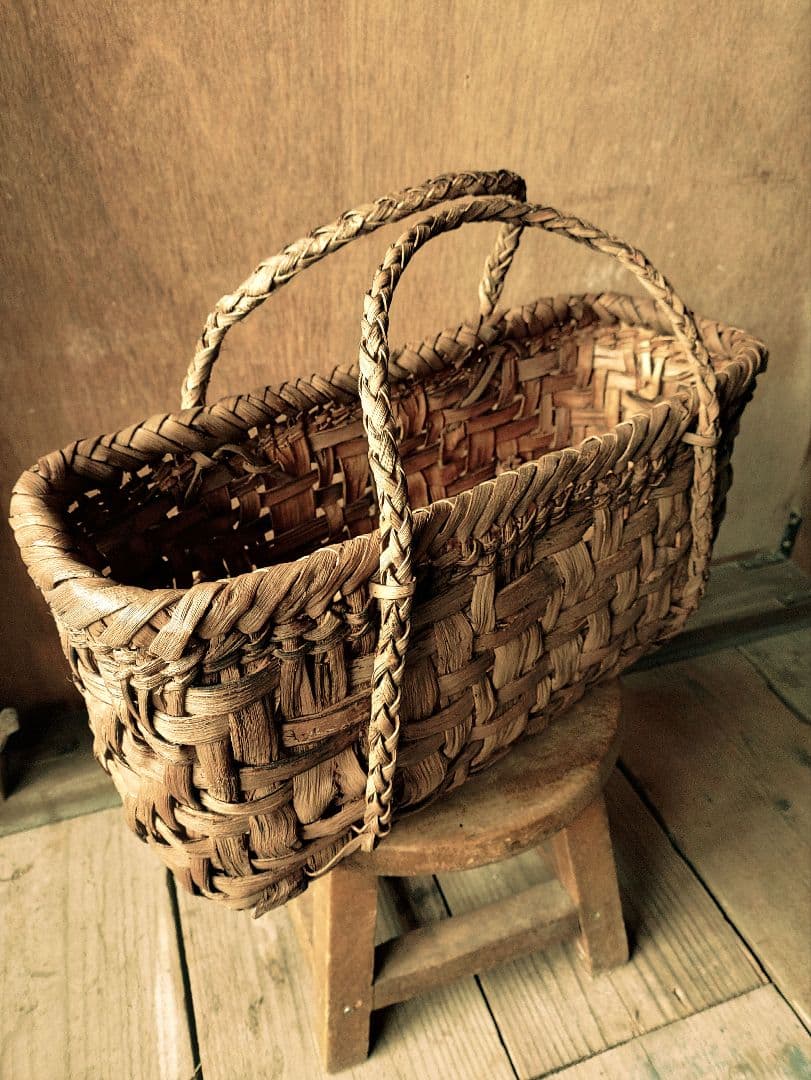 信州安曇野の山葡萄かごバック。里山手仕事