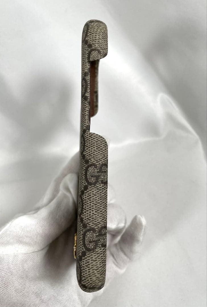未使用 GUCCI グッチ iPhone15ケース オフィディア GGスプリーム