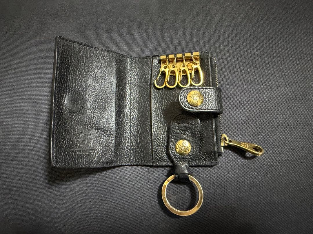 IL BISONTE（イルビゾンテ）のキーケース兼パース　ブレスレット付き