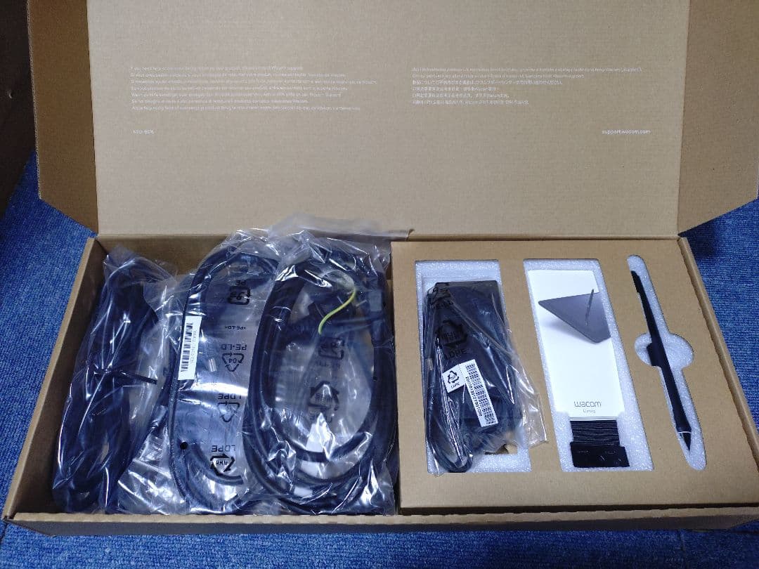 WACOM　液晶ペンタブレット Wacom Cintiq 22