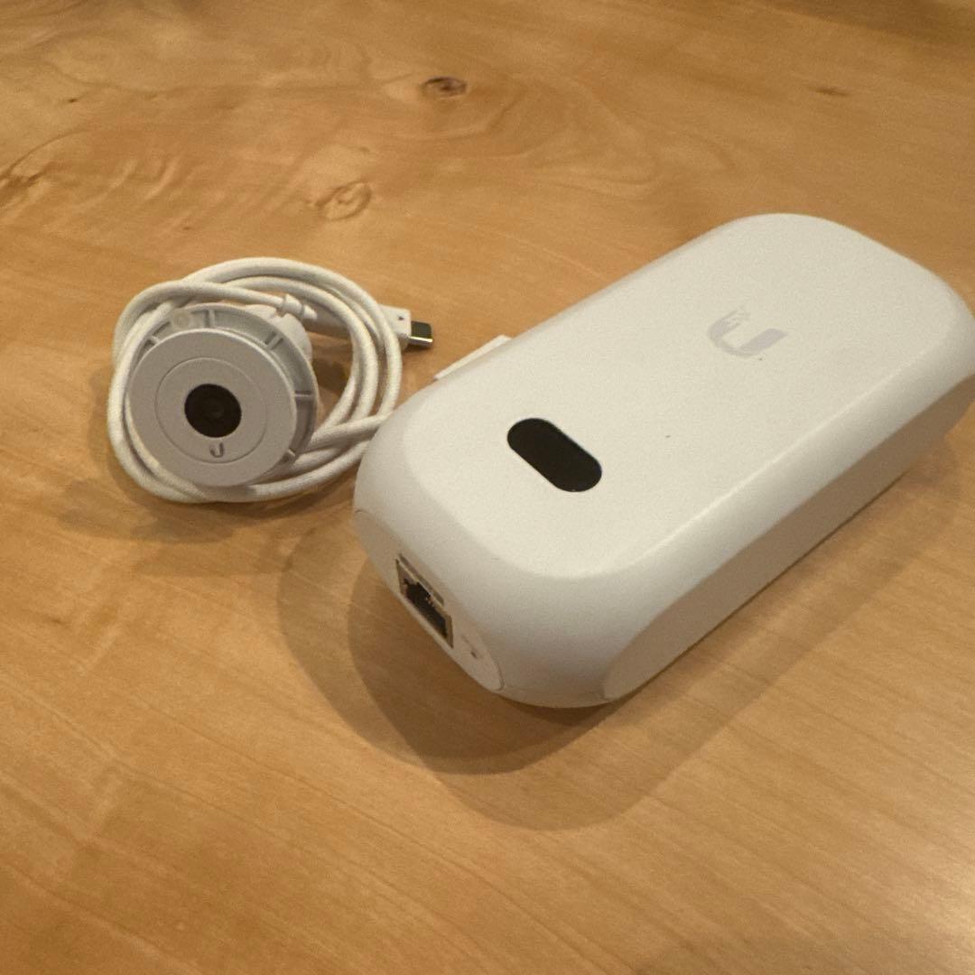 Ubiquiti AI Theta Hub ＋ レンズ1個