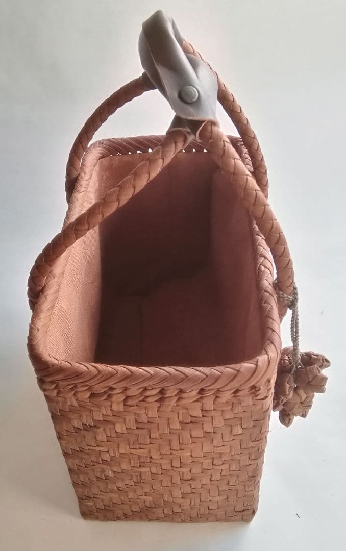 ボックス型のやまぶどう籠　新品未使用　人気商品