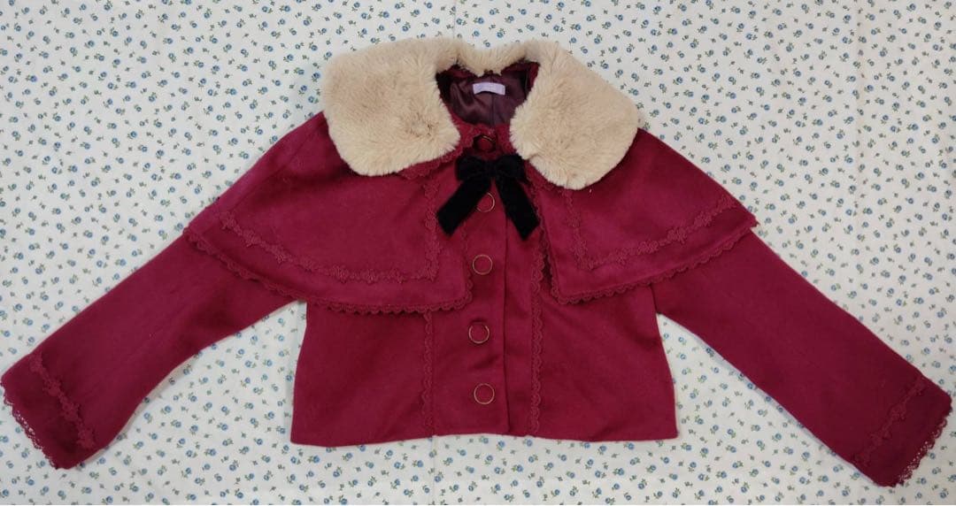 axes femme Kawaii ファー付きワインレッドケープコート
