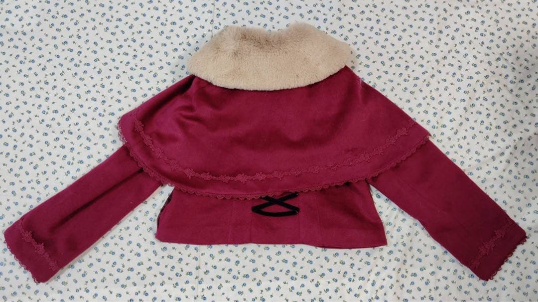 axes femme Kawaii ファー付きワインレッドケープコート