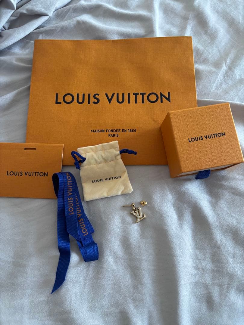 LOUIS VUITTON レディ・LV ピアス　アイコニック