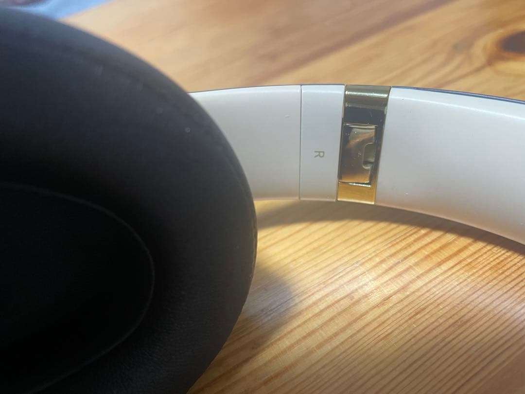 Beats studio3 Wireless ヘッドホン ブラック/ゴールド