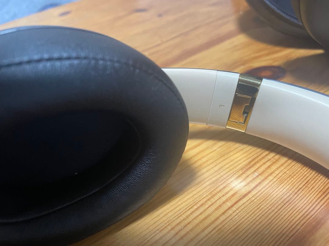 Beats studio3 Wireless ヘッドホン ブラック/ゴールド