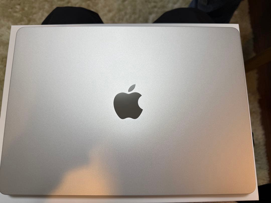 ほぼ新品 MacBookAir M2 16GB 256GB スターライト