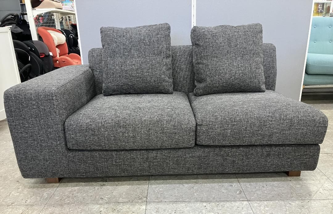 NOYES 2人掛けソファ 片側アーム オットマン付き グレー