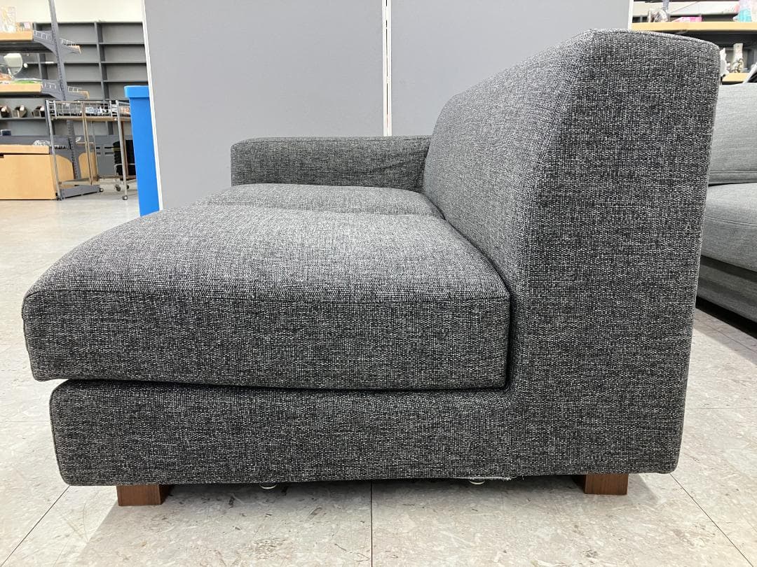 NOYES 2人掛けソファ 片側アーム オットマン付き グレー