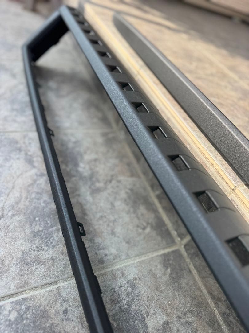 ランドクルーザー　250 グリル　エンブレム　モール　ラプターライナー塗装