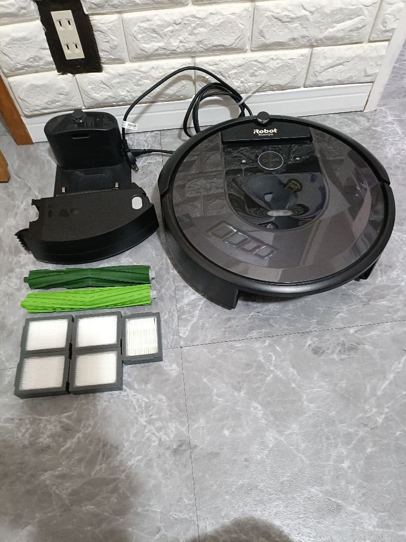 U*2様 iRobot Roomba i7 ルンバ ロボット掃除機本体　　充電器