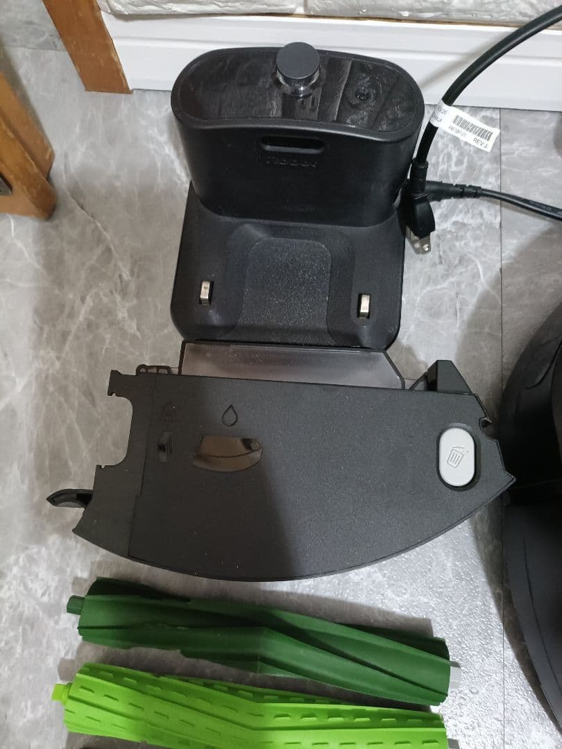 U*2様 iRobot Roomba i7 ルンバ ロボット掃除機本体　　充電器