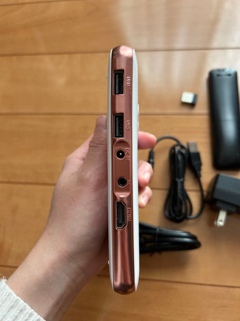 UENO-MONO KABĒNI（カベーニ）スマホ型プロジェクター 本体