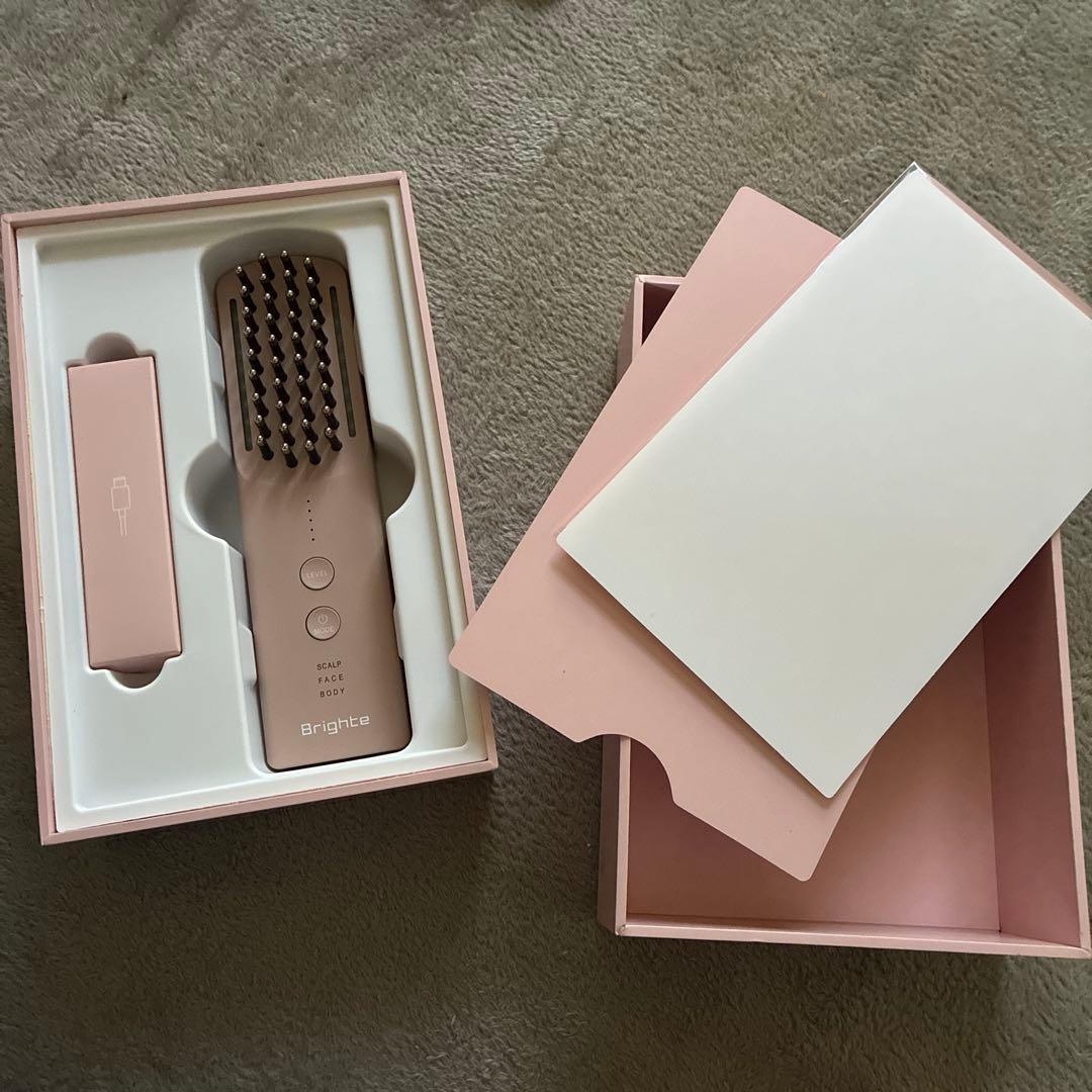 Brighten ヘアブラシ型美容器 ピンク
