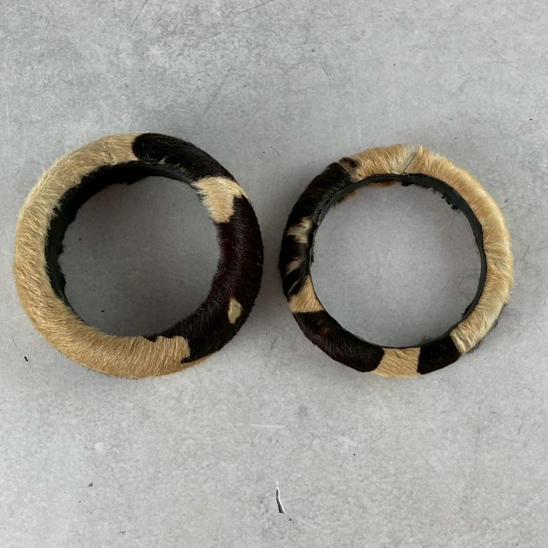 希少　ボッテガヴェネタ　ヘアカーフ　レザー　バングル　ファー　２個セット 細太
