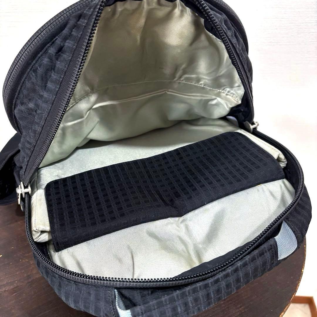 良品 パタゴニア 黒 ブラック ライトワイヤーパック リュック 48860