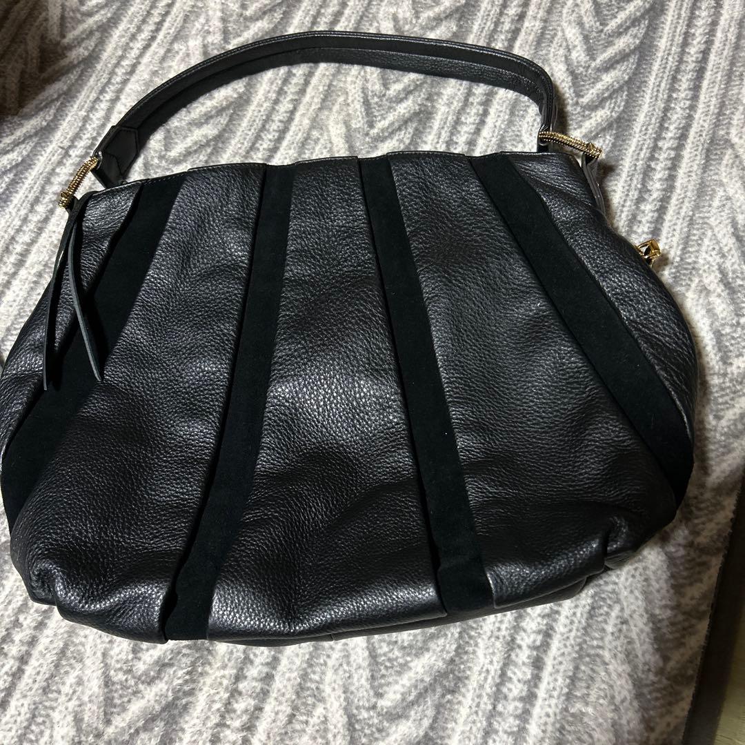 ブラックレザーショルダーバッグ