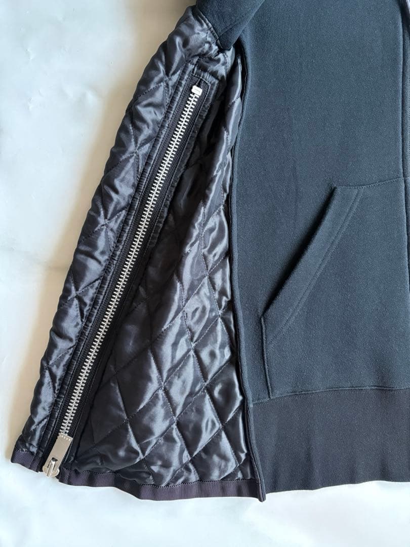 あ*ん様 SACAI サカイ ブラック×ネイビー パネルキルティング パーカー