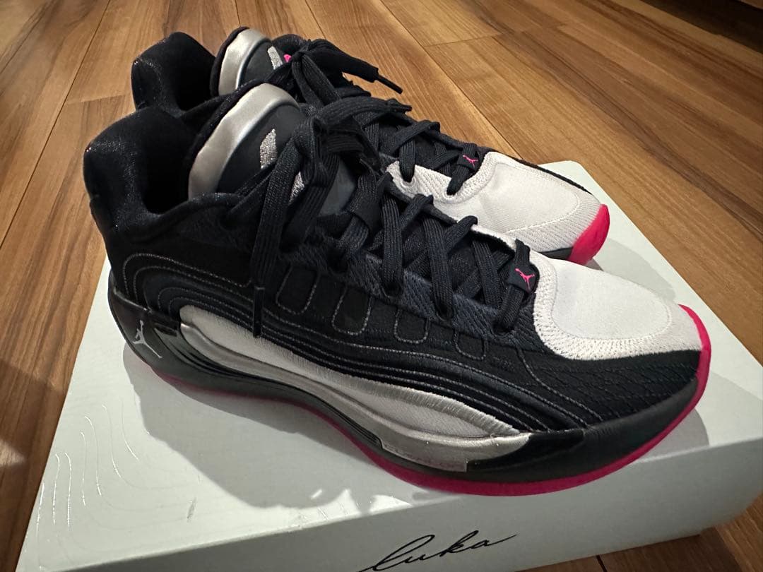 Luka 4 バスケットボールシューズ ネイビー/ホワイト/ピンク