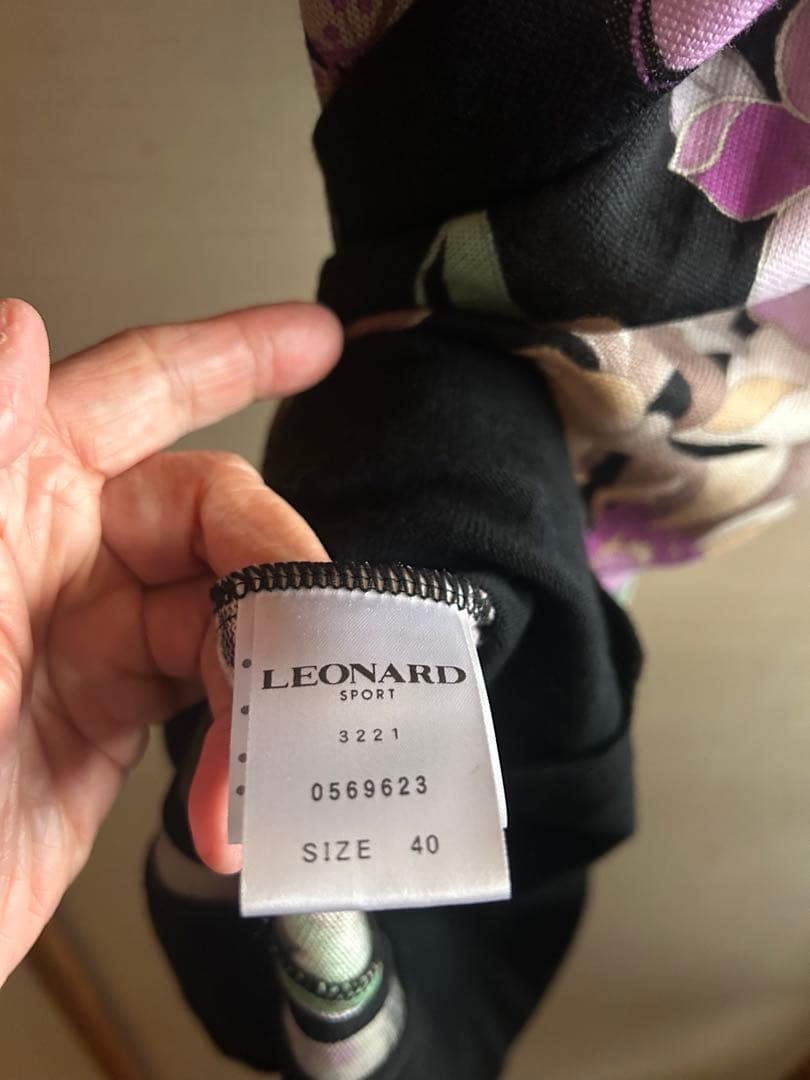 花柄 長袖 ひざ丈ワンピース 黒