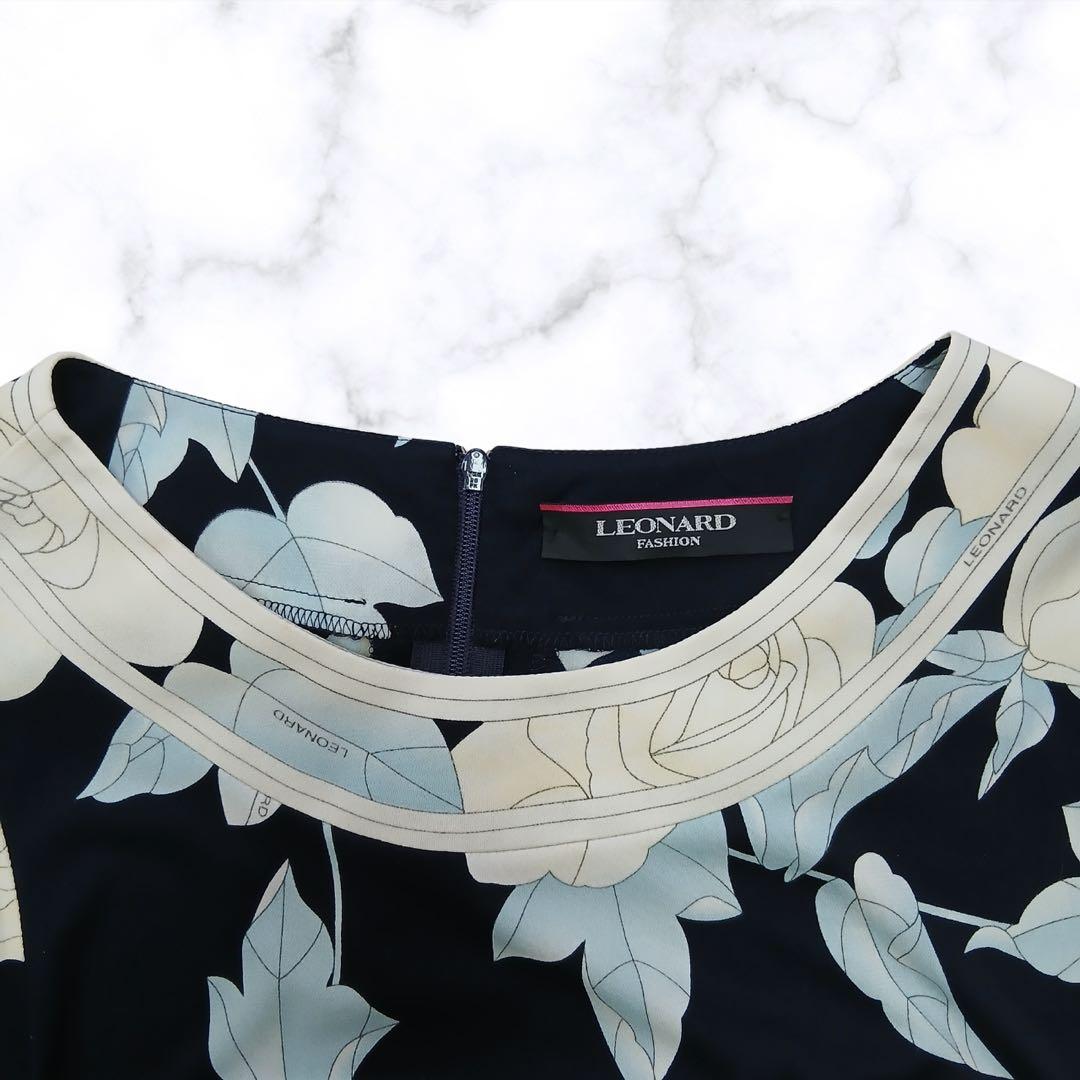 【美品】LEONARD レオナール ワンピース 38 紺 白薔薇花柄カンカン素材