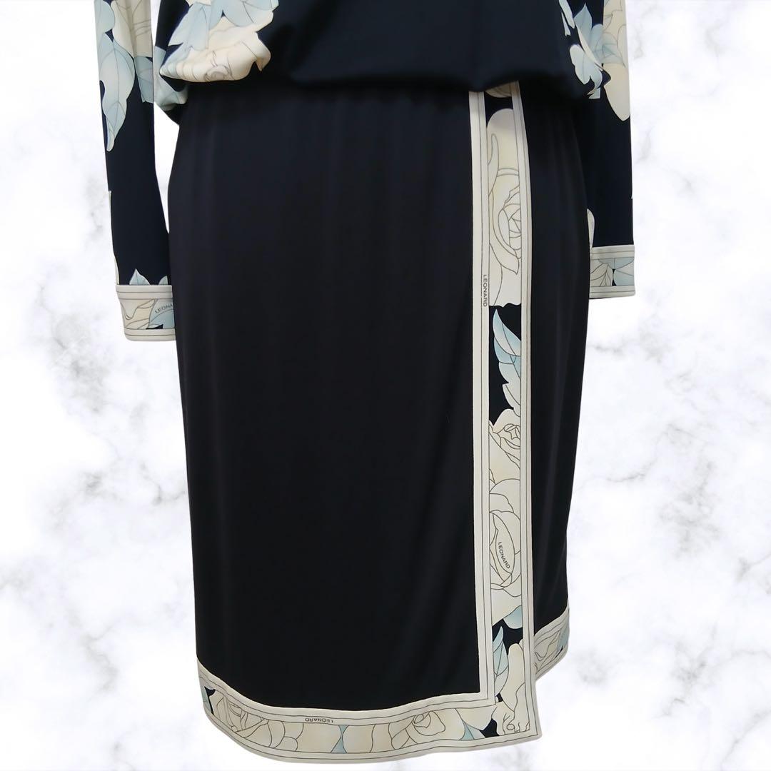 【美品】LEONARD レオナール ワンピース 38 紺 白薔薇花柄カンカン素材