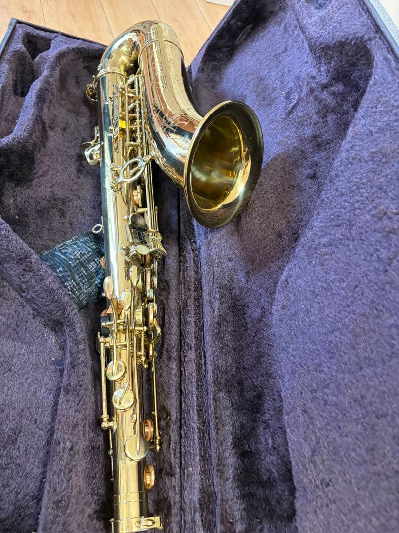 サックス HTN-86彫刻入り　ゴールド　ケース付