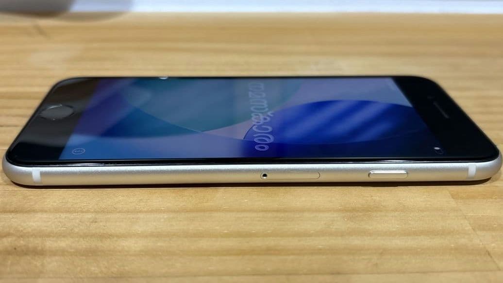 Apple iPhone SE 第3世代 スターライト 100% 本体のみ