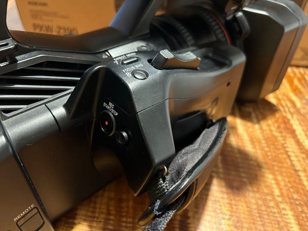 値下げしましたSONY PXW-Z190（充電器、バッテリー1本レインカバー付）