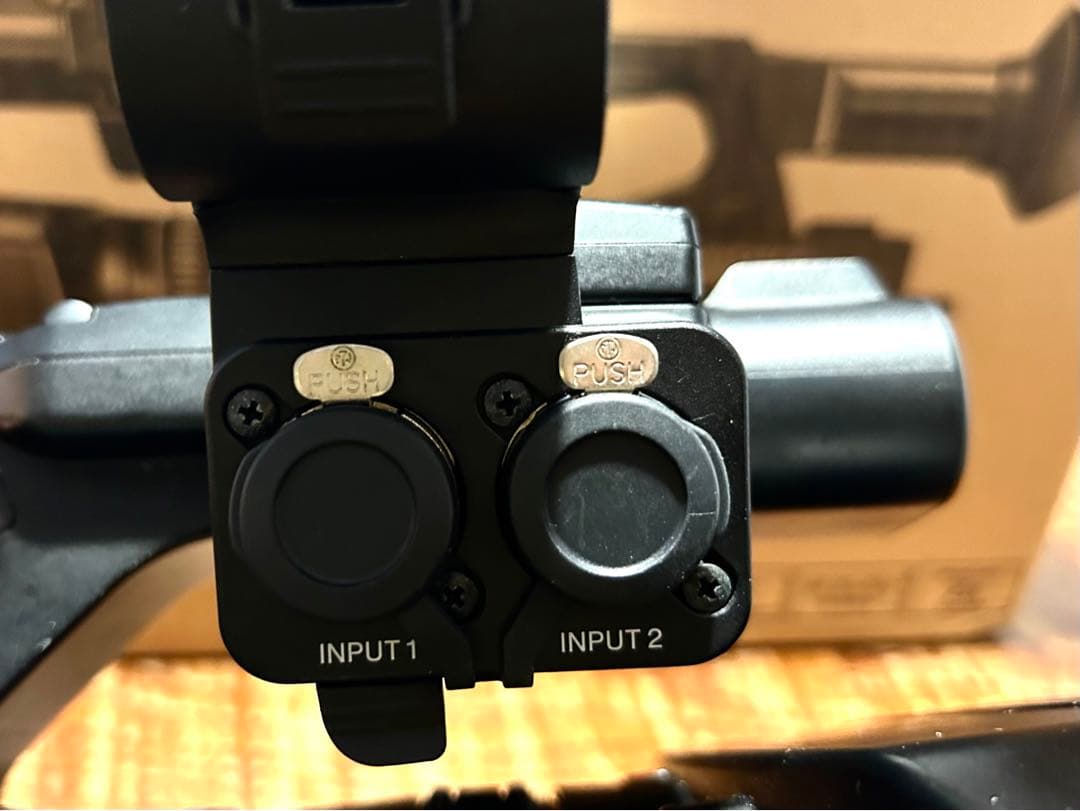 値下げしましたSONY PXW-Z190（充電器、バッテリー1本レインカバー付）