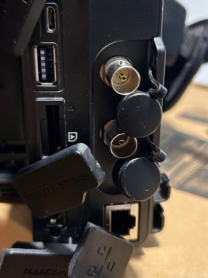 値下げしましたSONY PXW-Z190（充電器、バッテリー1本レインカバー付）