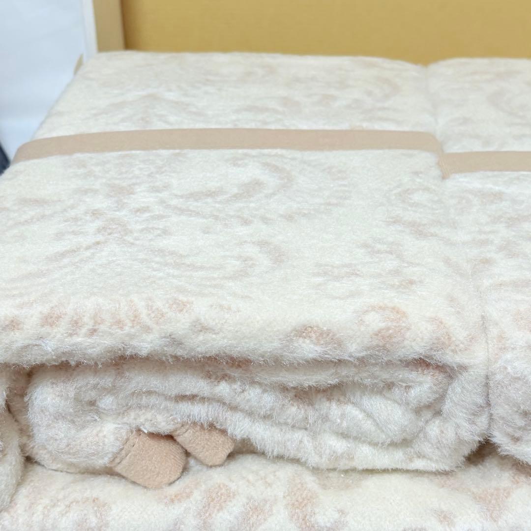 バレンティノ　シルク100高級毛布　140×200cm