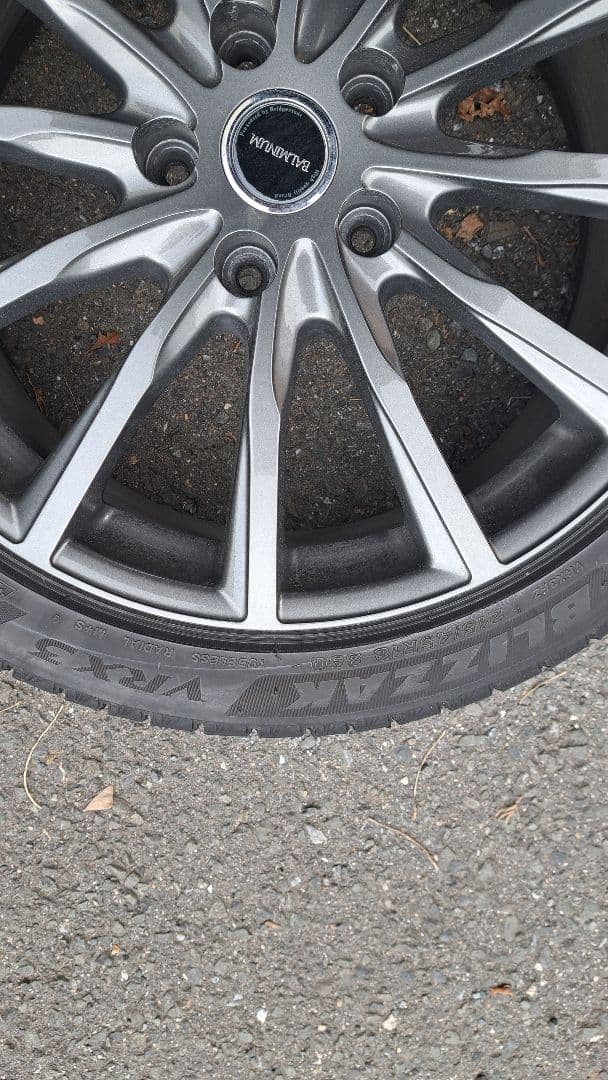 スタッドレス　　BLIZZAK　VRX3　215/45R 18　2023製