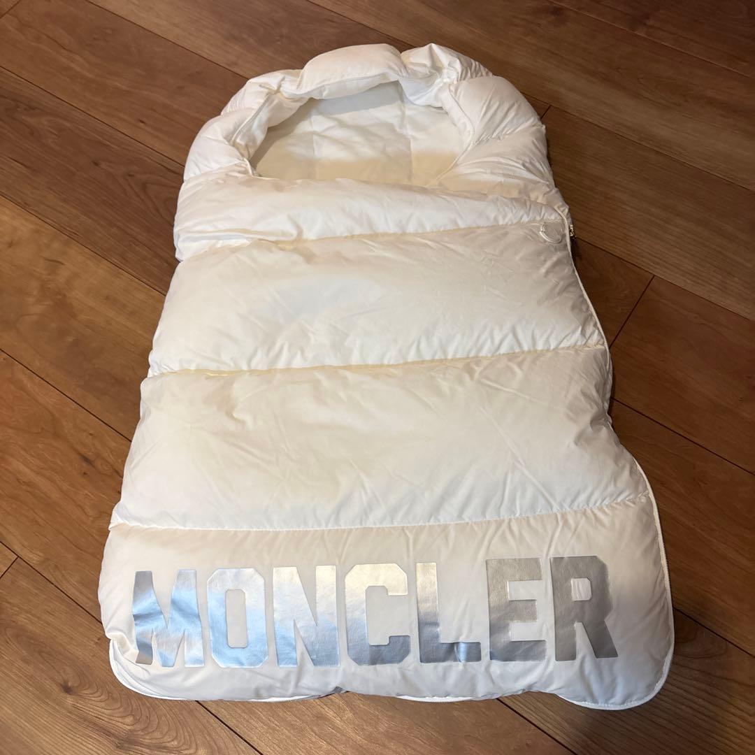 未使用　モンクレール　おくるみ　ダウン　Moncler ベビー