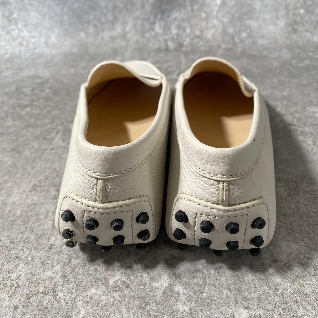 極美品　トッズ シティ ゴンミーニ レザー ドライビングシューズ　ホワイト