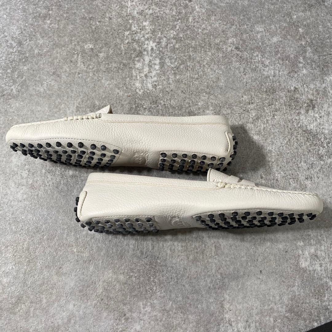 極美品　トッズ シティ ゴンミーニ レザー ドライビングシューズ　ホワイト