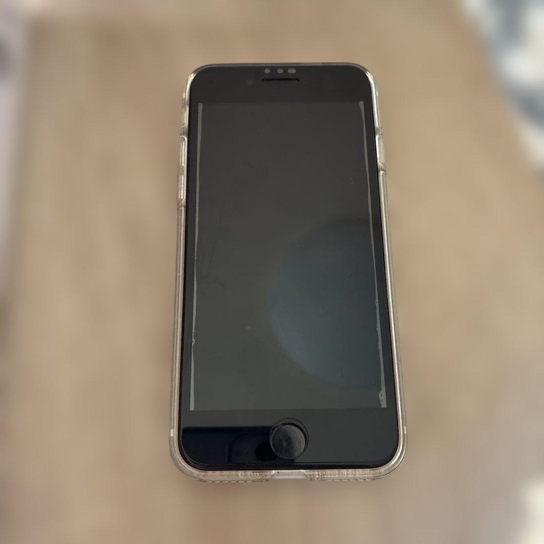 ド*ん様 Apple iPhone SE 64GB ホワイト(箱、ケーブル付属)