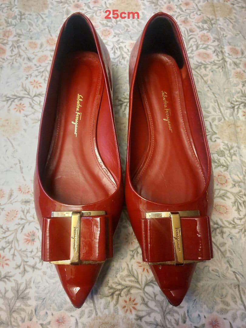 フェラガモ ポインテッドトゥ フラットシューズ 25cm