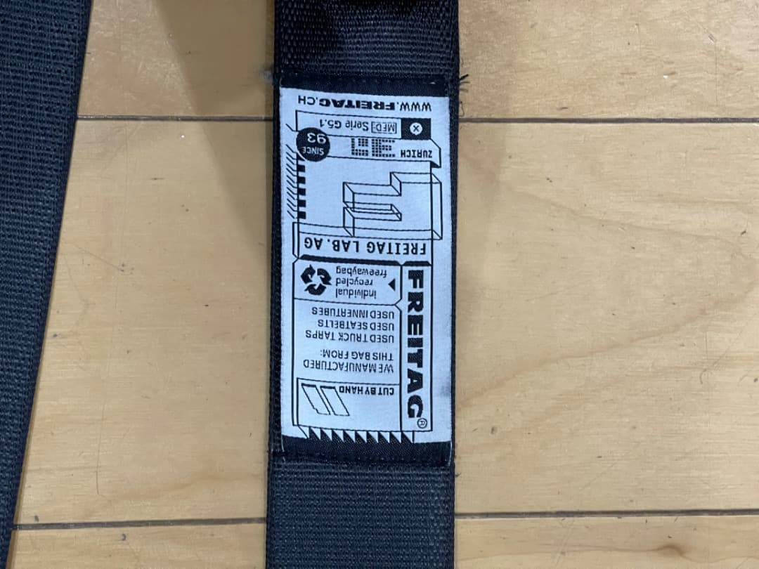 フライターグ　コンパクトメッセンジャーバッグ　F11 LASSIE