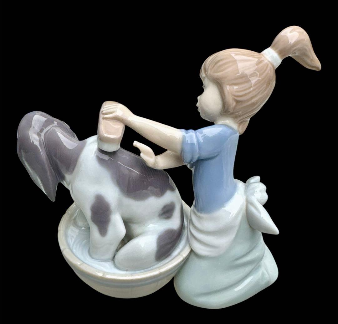 ぷ*に様 内気な入浴犬　＃5455　★リヤドロ　スペイン　ポーセリン　ヴィンテー