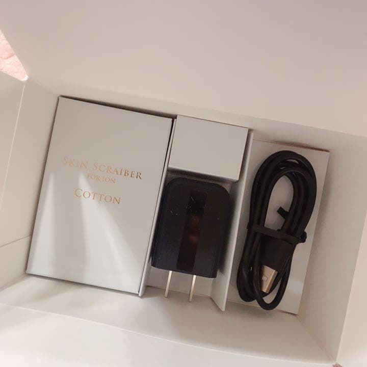 新品ARTISTIC&COスキンスクライバー美顔器サクラピンク古い角質を除去する