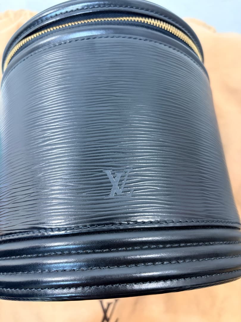 LOUIS VUITTON エピ カンヌ バニティ　ハンドバッグ　 レザー 黒