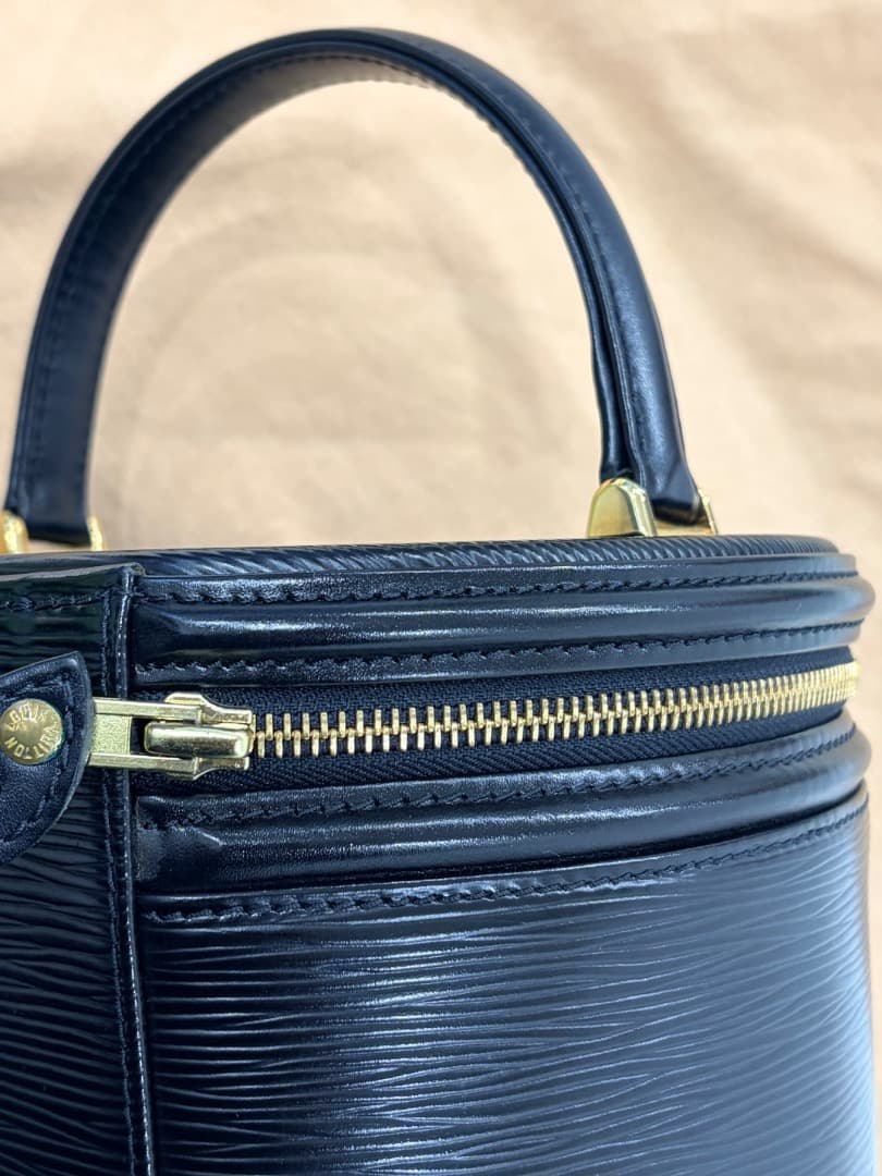 LOUIS VUITTON エピ カンヌ バニティ　ハンドバッグ　 レザー 黒