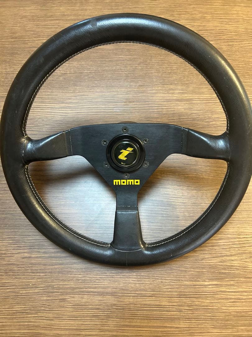 momo ステアリングハンドル 3本スポーク 黒