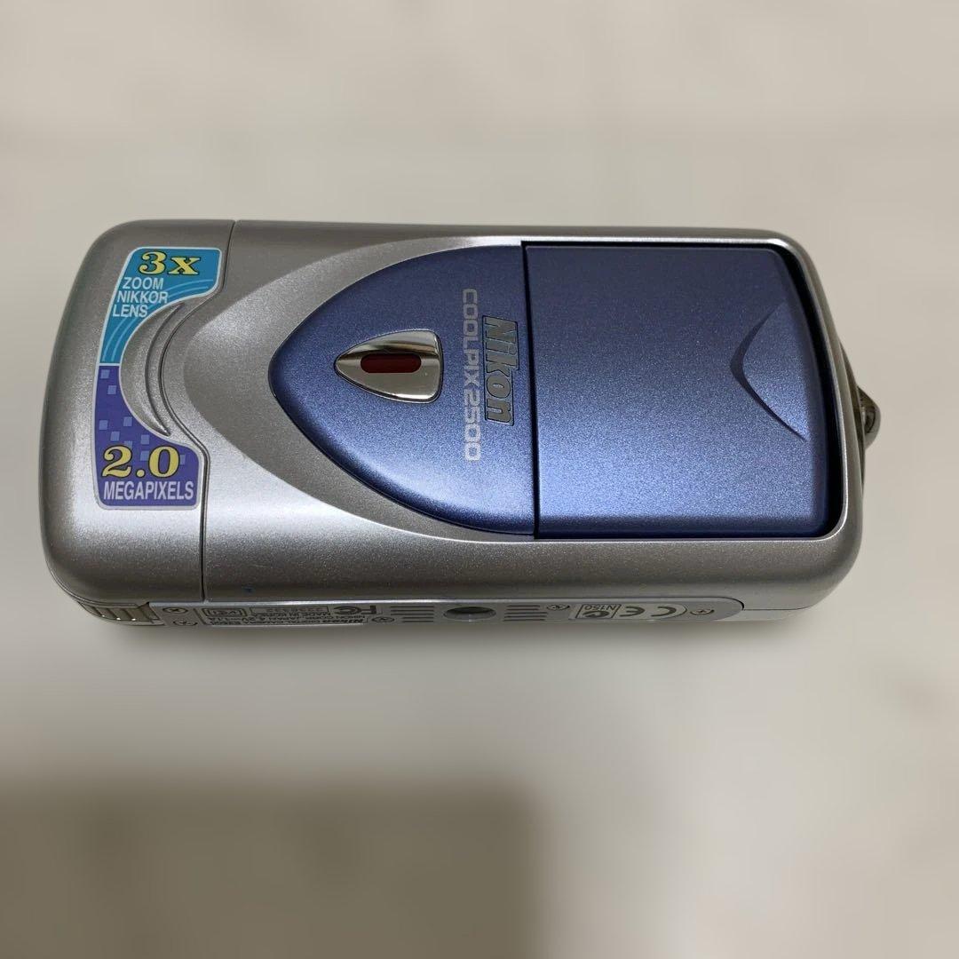 Nilon CooLPIX 2500 デジタルカメラ　クールピクス