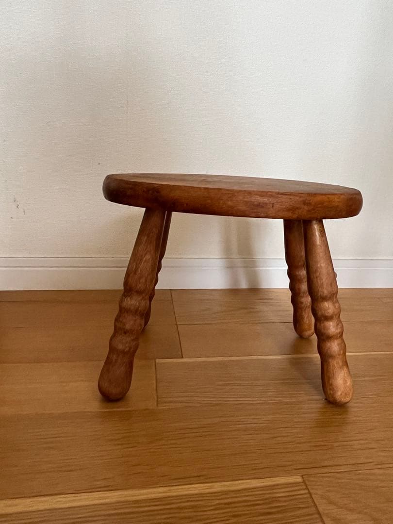 イギリスアンティーク　スツール 木製円形　ねじれ脚デザイン